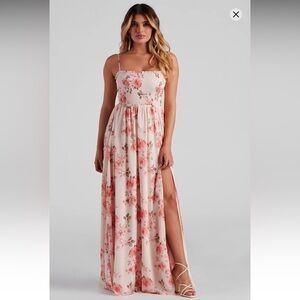 NWT Windsor “Effortlessly Enchanting” Floral Maxi Dress